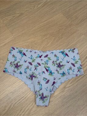 Victoria’s Secret Cheeky No Show Scalloped Panty L